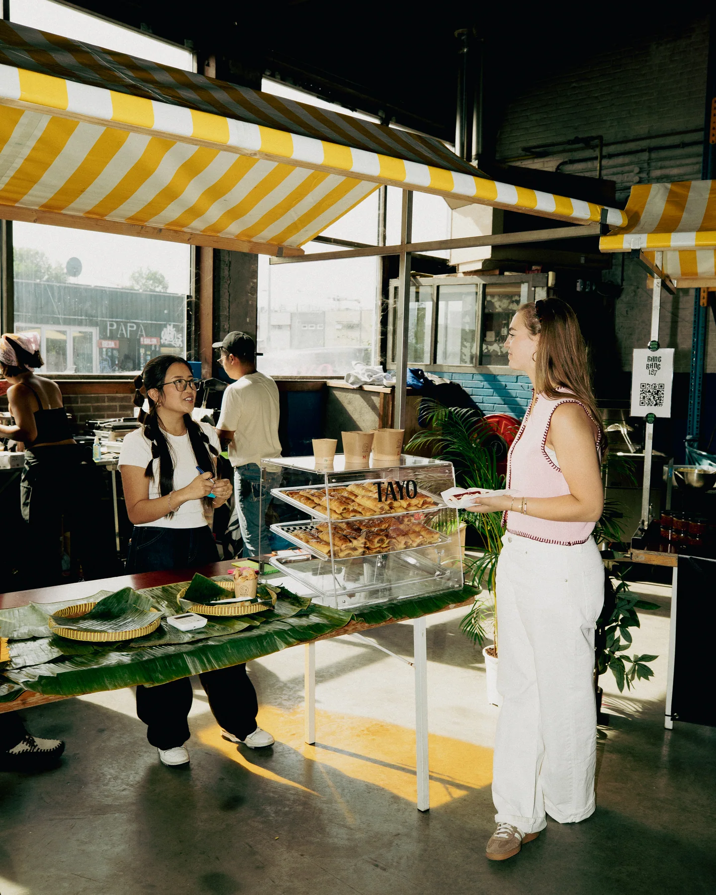 Guests talking beside the food display at Hapjesfestijn 2025