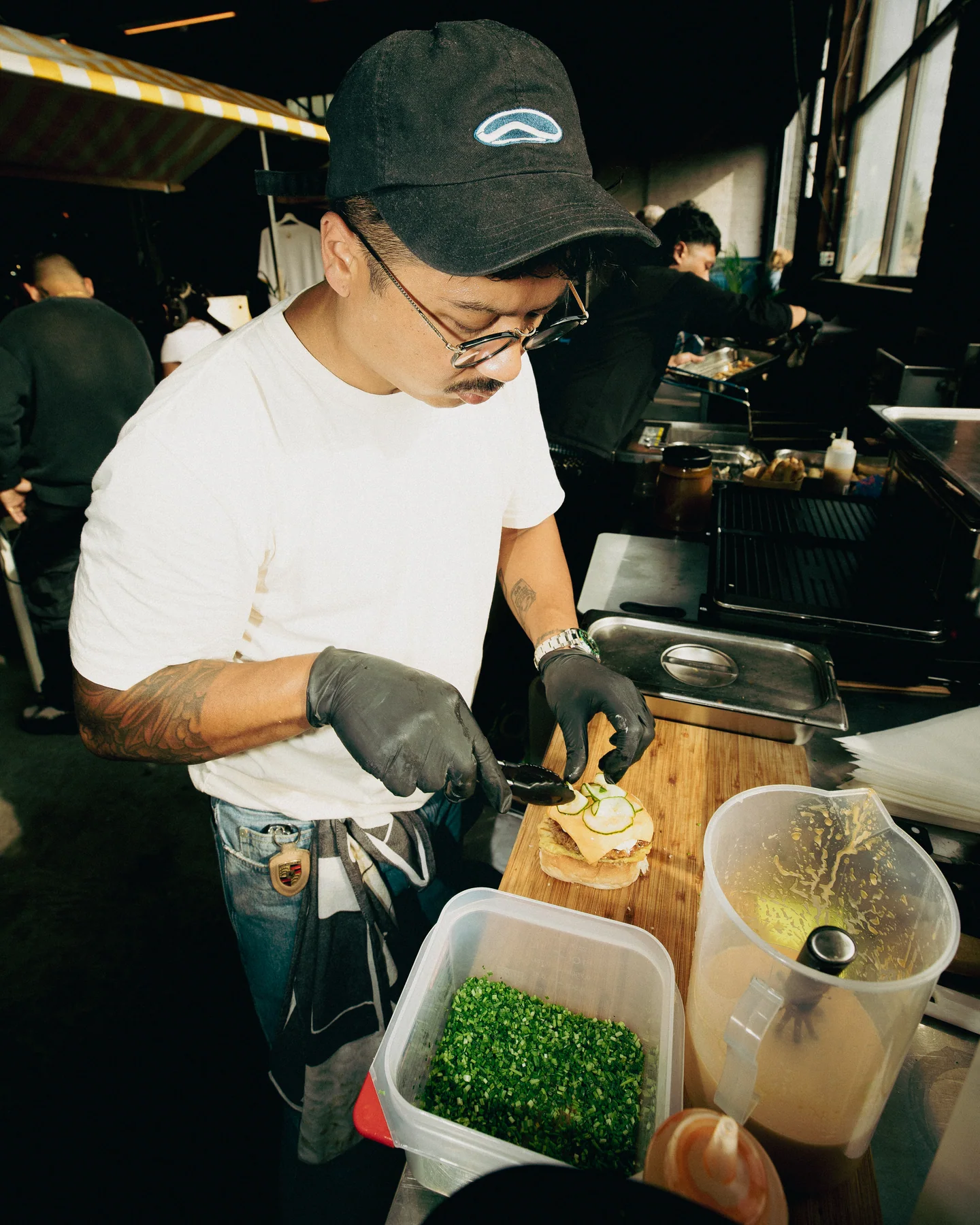 Guest serving a dish with a ladle at Hapjesfestijn 2025